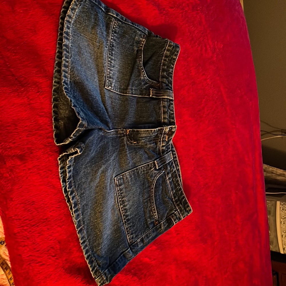 Perfect for summer Vintage LEI denim shorts